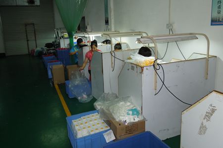 對矽（guī）膠產品進行檢驗和拆邊線