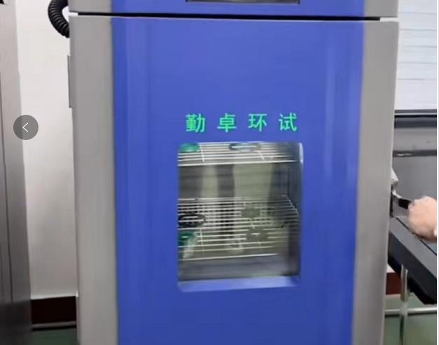高（gāo）低溫試驗箱