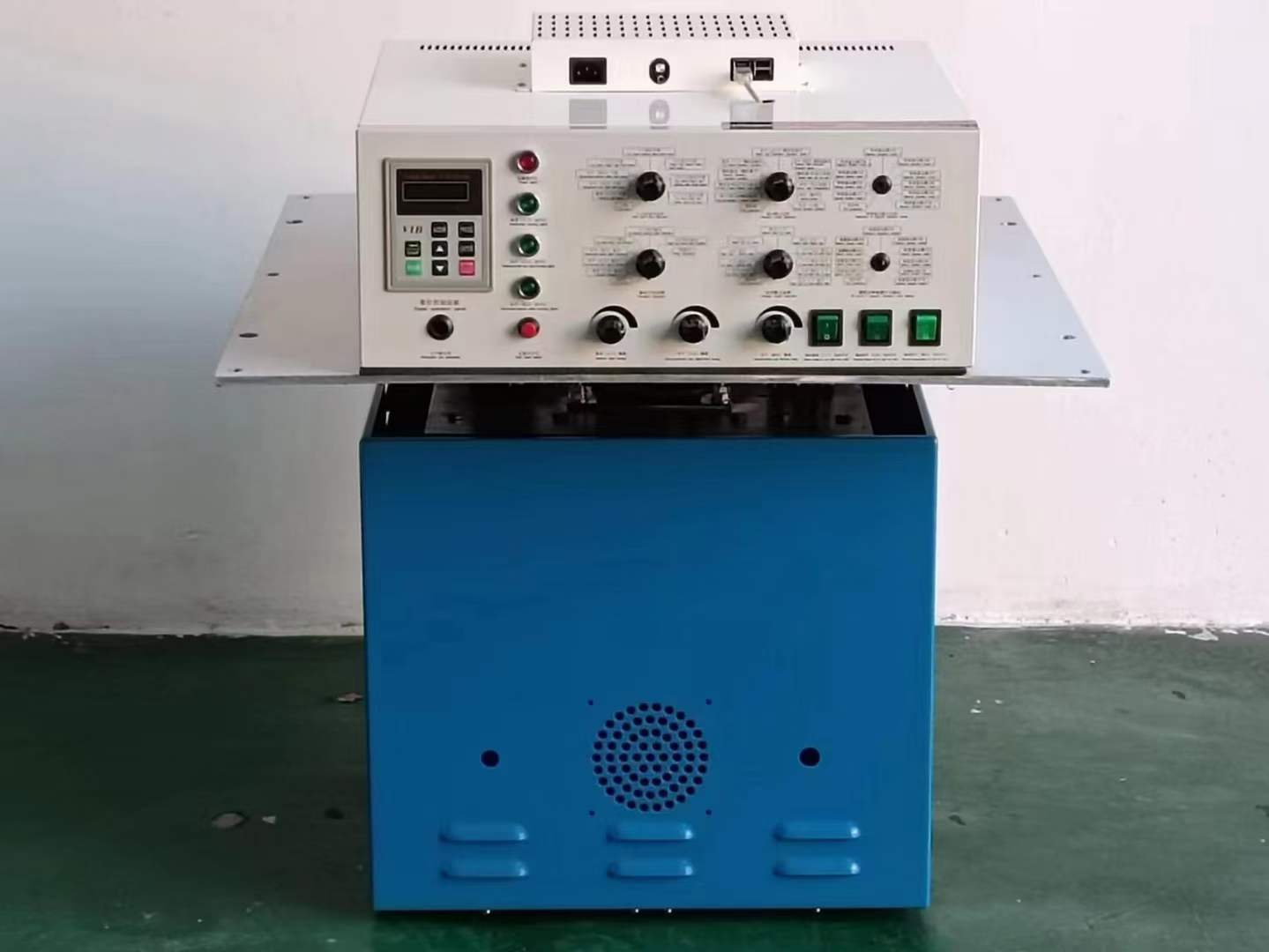 電磁式振動台（tái）
