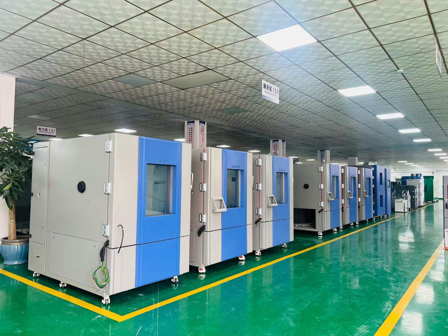 大（dà）型高低溫循環檢測機