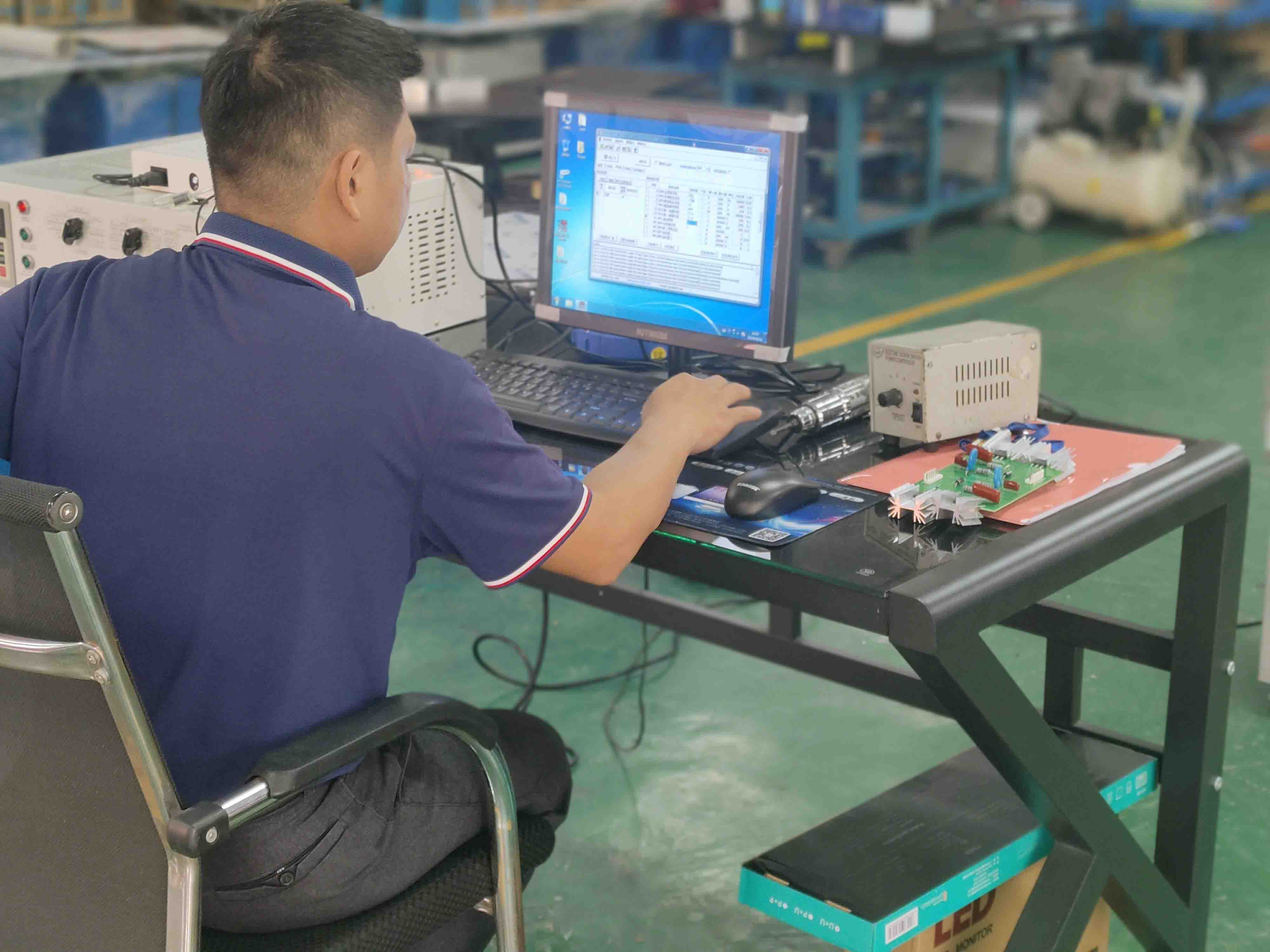 電磁式振動台