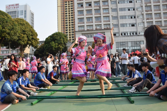 10竹竿舞（wǔ）_副本.jpg