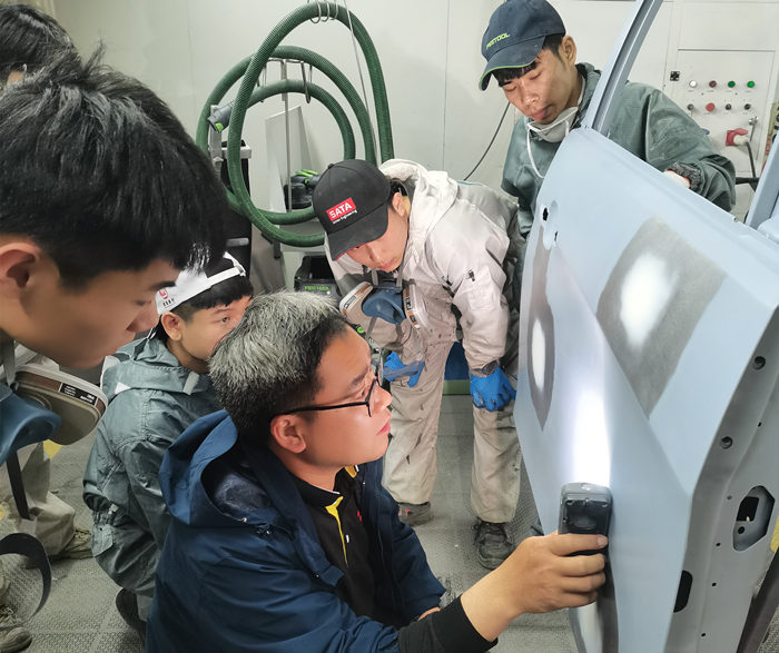 汽（qì）車噴漆選手 宿遷拉練_副本.jpg