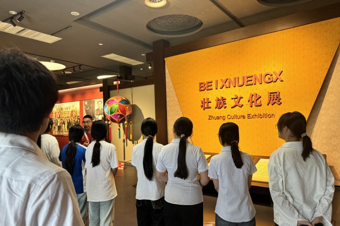 參觀壯族文化展廳.JPG.jpg
