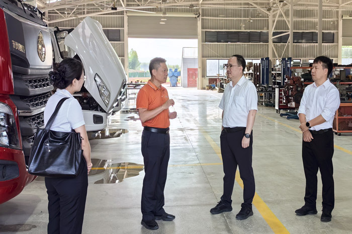 在重型車輛實訓（xùn）基地調研_副（fù）本.jpg