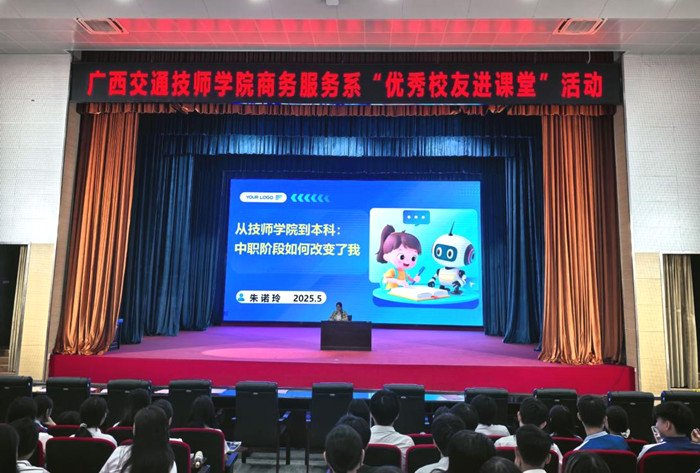 圖1：朱諾玲講述在母校期間的（de）學習和（hé）生活經曆_副本.jpg