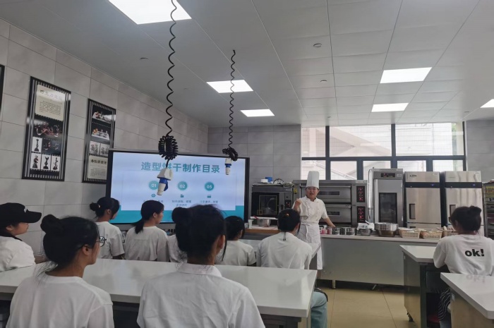 圖2：張銘麟老師在授課中.jpg