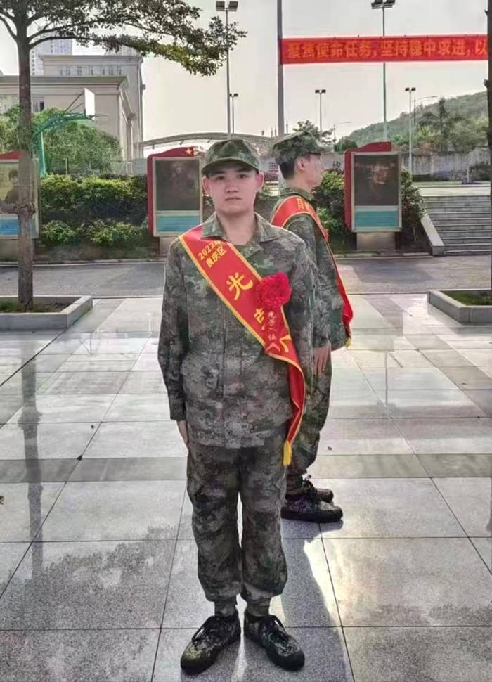 圖1：我（wǒ）院校友黎宣2022年9月光榮入伍_副本.jpg