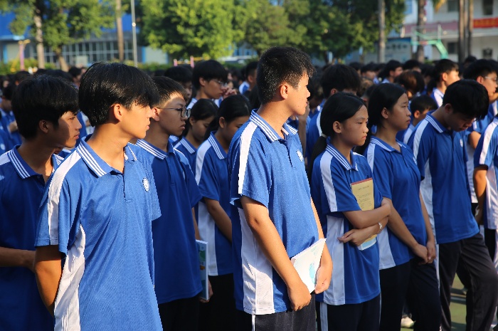 學生（shēng）在認真聽課_副本.jpg