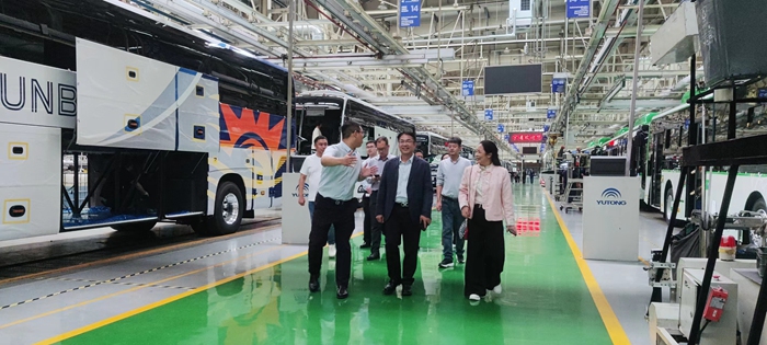 參（cān）觀企業生產車（chē）間.jpg